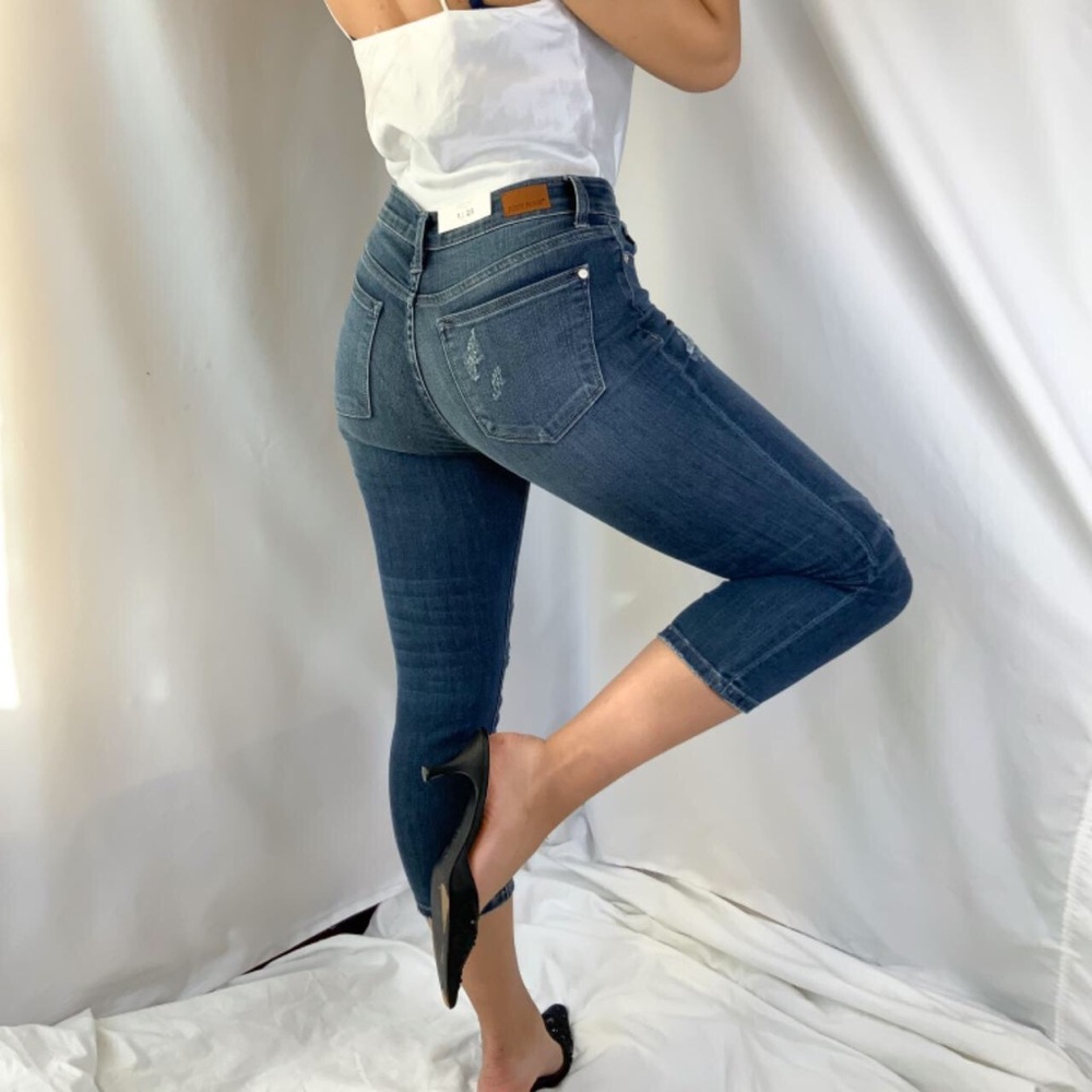 Ripped dark wash skinny Capri jeans